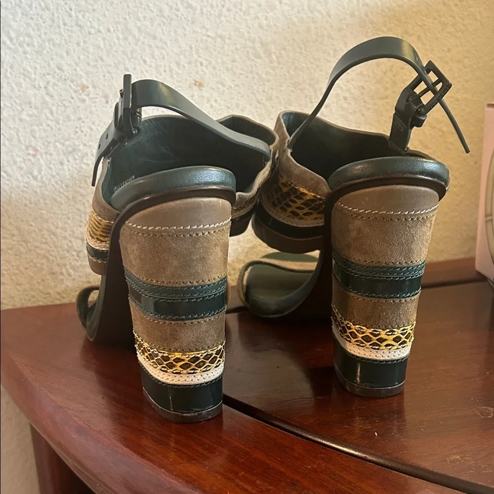 Tory Burch Sandals with Snake Print Accents Size 7 - Picture 3 of 5